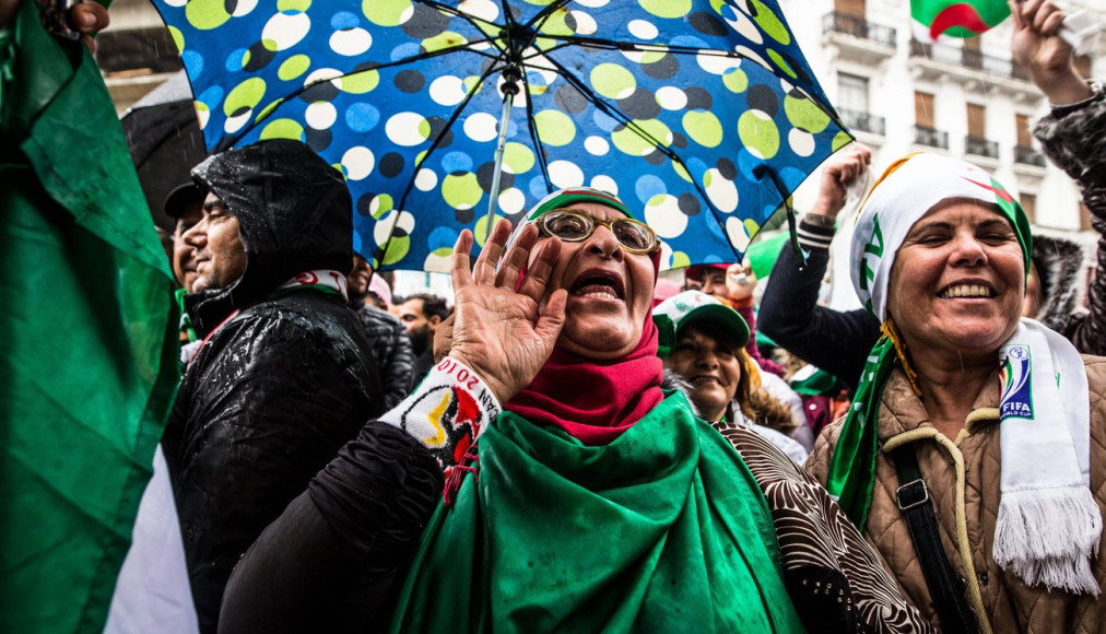 Vendredi 22 mars, les femmes sont nombreuses parmi les manifestants à Alger / ©KEYSTONE/MAXPPP/LE PICTORIUM/Sadak Souici