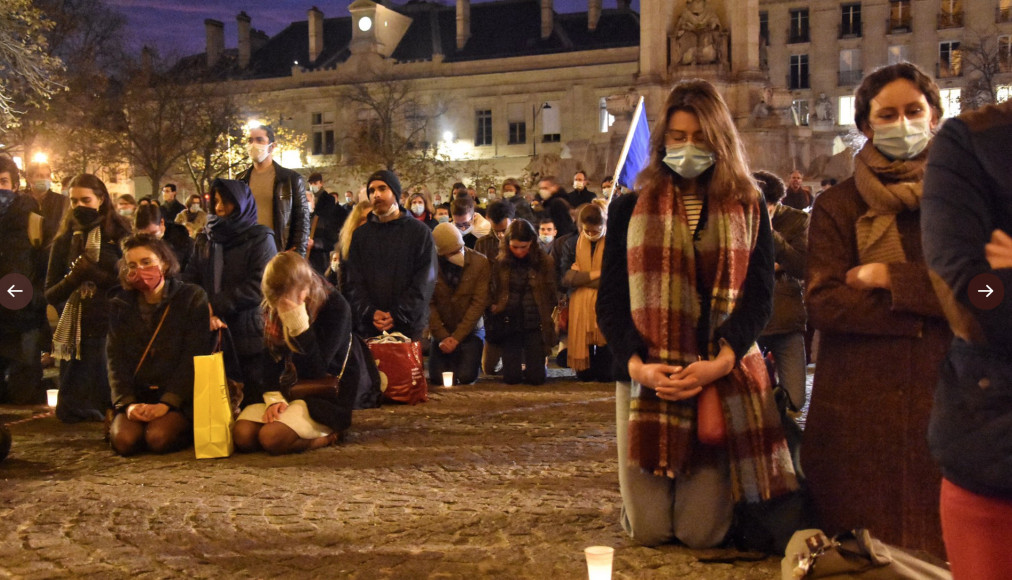 Une manifestation s'est tenue devant l'église Saint-Sulpice, à Paris, pour la réouverture des messes. Une manifestation s'est tenue devant l'église Saint-Sulpice, à Paris, pour la réouverture des messes. / Facebook