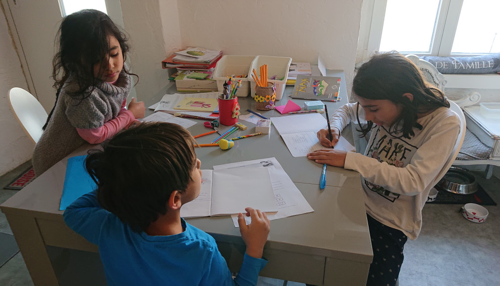 Avec trois enfants à charge, le quotidien de confinement d'Aude Collaud n'est pas de tout repos. Avec trois enfants à charge, le quotidien de confinement d'Aude Collaud n'est pas de tout repos. / DR
