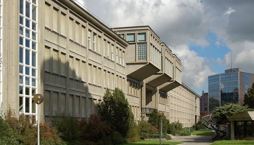 Université de Fribourg Université de Fribourg / ©Norbert Aepli, Switzerland, CC BY 2.5 via Wikimedia Commons