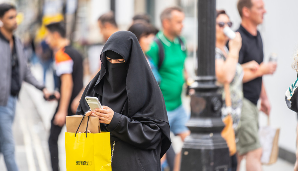 En Suisse, une femme en burqa sera amendable En Suisse, une femme en burqa sera amendable / ©iStock/Powerofflowers